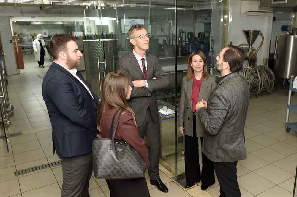 غرفة طرابلس الكبرى تستقبل سفير هولندا وتطرح مبادرات مشتركة في الزراعة والصناعة 