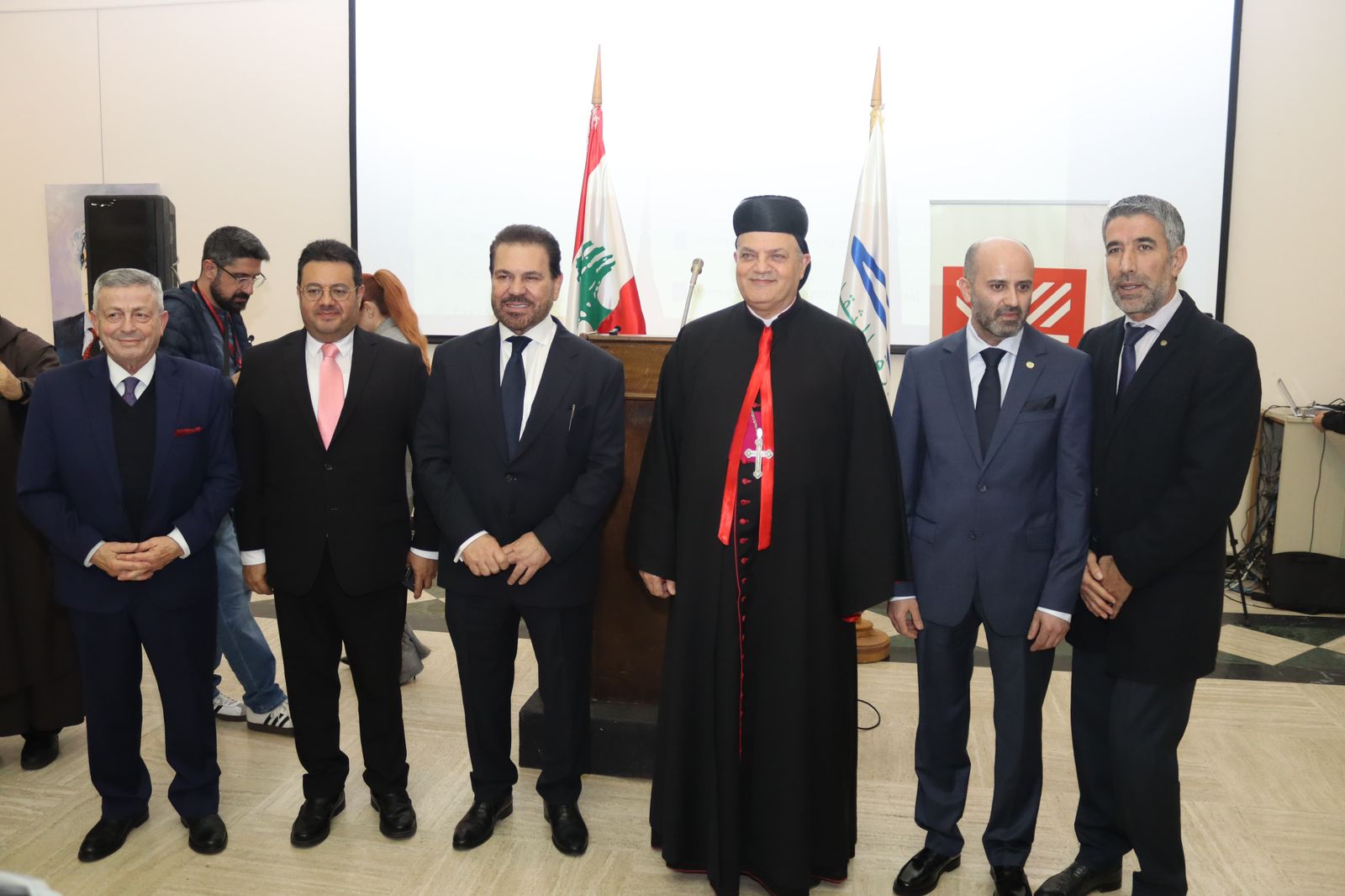 افتتاح معرض "ذاكرة اللون بين الحديث والقديم" للفنان د مارون مخّول في بيروت