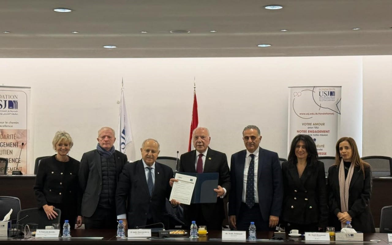 توقيع مذكرة تفاهم لإطلاق جائزة BIAT–CCIAT للإبتكار مع الجامعة اليسوعية