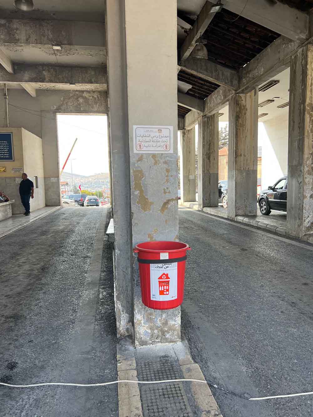 يمكن لأي زائر للمصنع المعروف باسم “النقطة الحدودية” بين لبنان وسوريا، والذي يُعد المعبر البري الأوسع للبنان، أن يلمس الفارق الكبير بين الأمس واليوم.