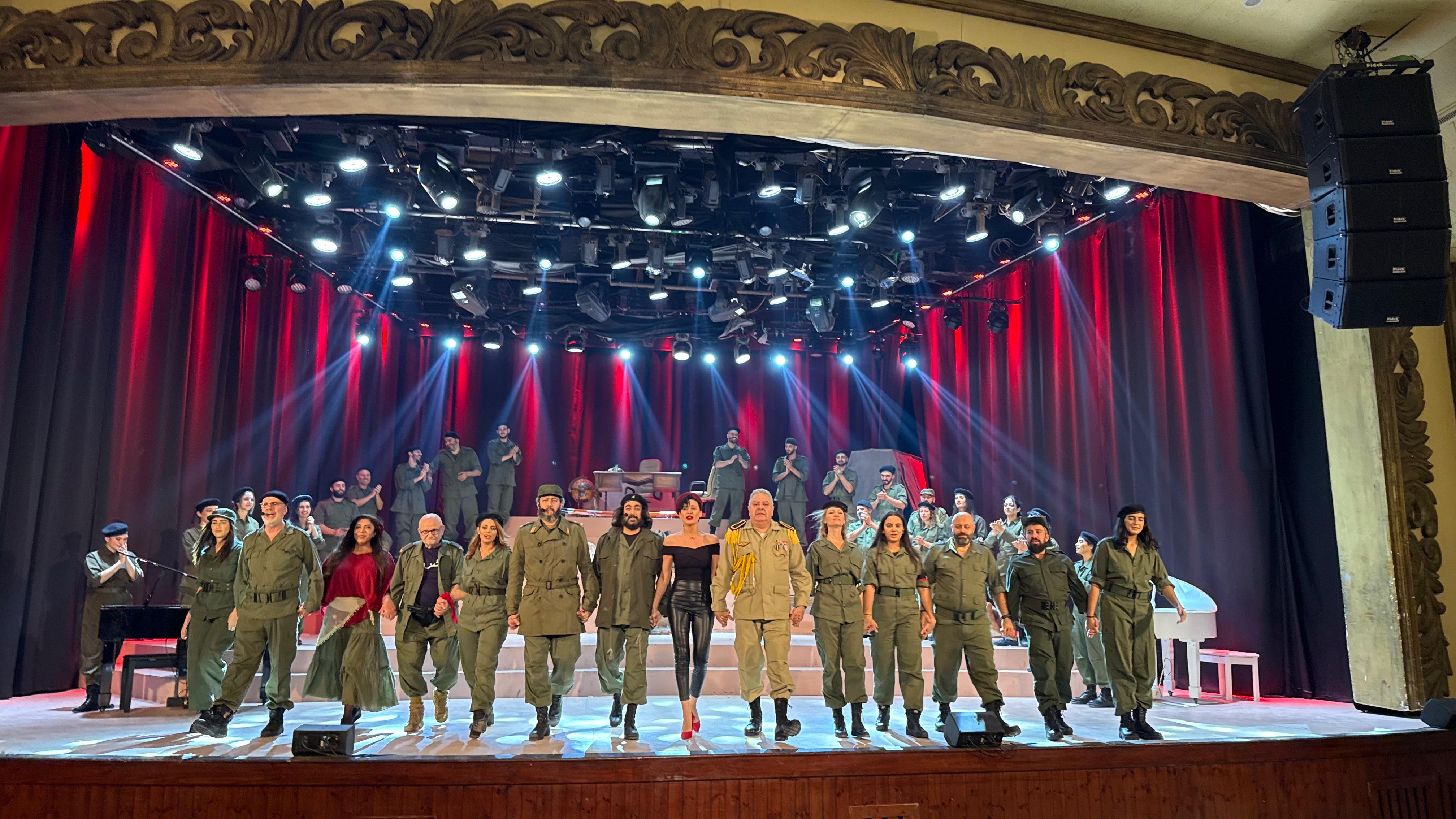 الأخوان فريد وماهر الصبّاغ أبدعا في مسرحية «أنا وغيفارا».. عمل ضخم يستحق المشاهدة