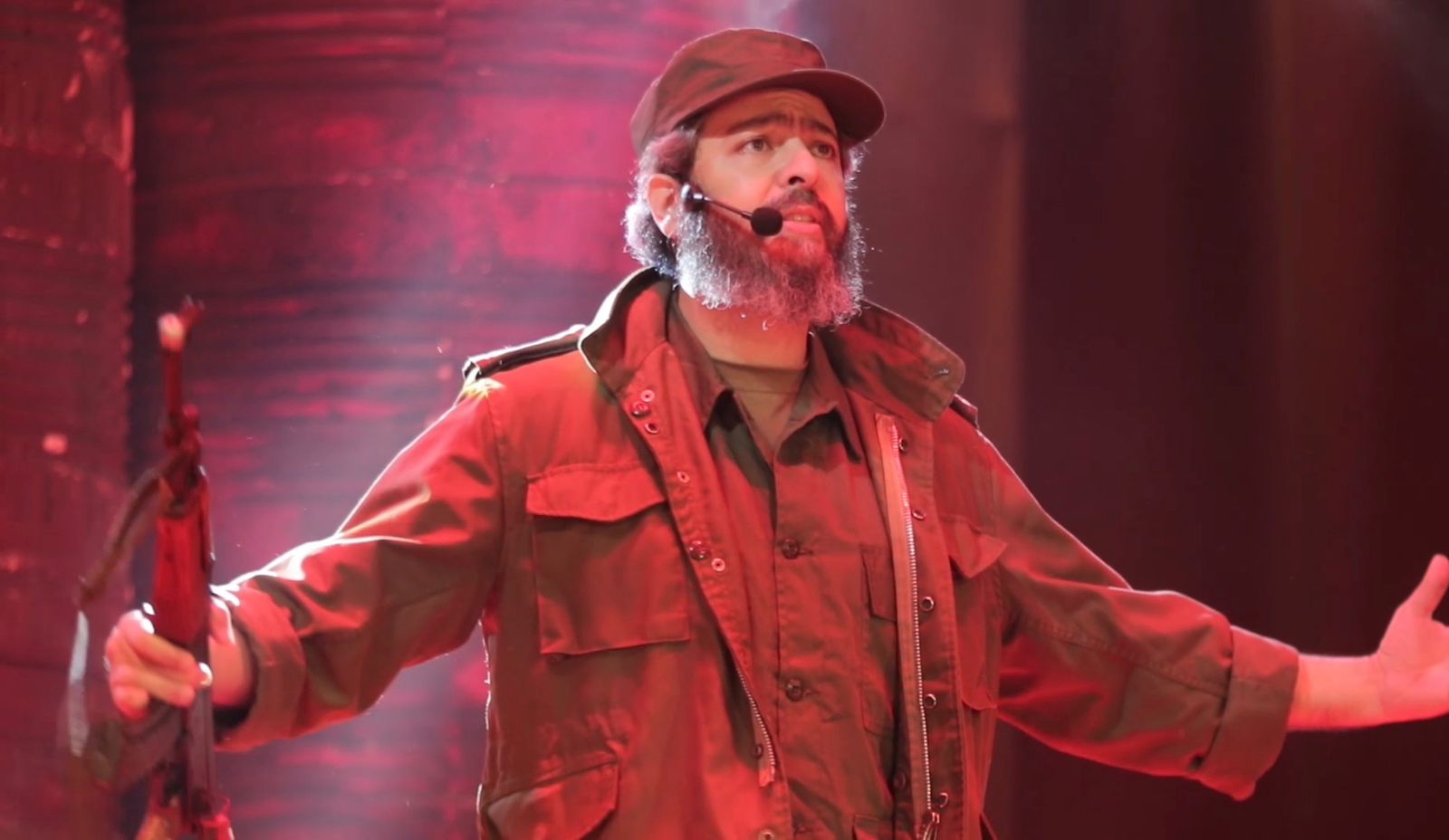 الأخوان فريد وماهر الصبّاغ أبدعا في مسرحية «أنا وغيفارا».. عمل ضخم يستحق المشاهدة