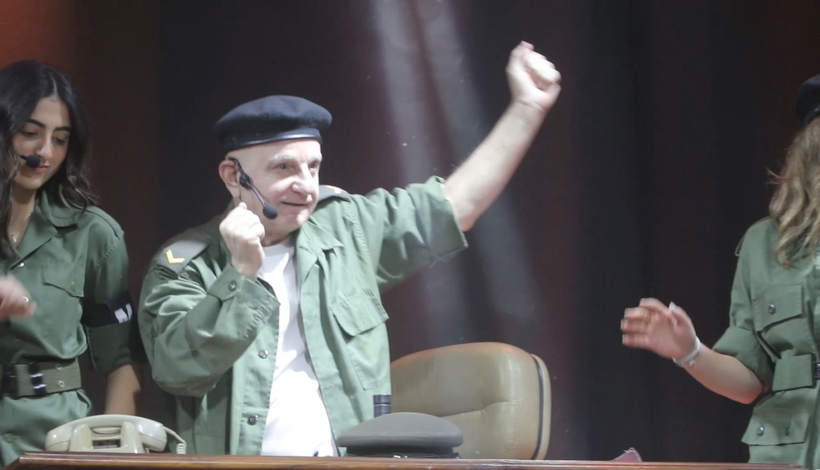 الأخوان فريد وماهر الصبّاغ أبدعا في مسرحية «أنا وغيفارا».. عمل ضخم يستحق المشاهدة