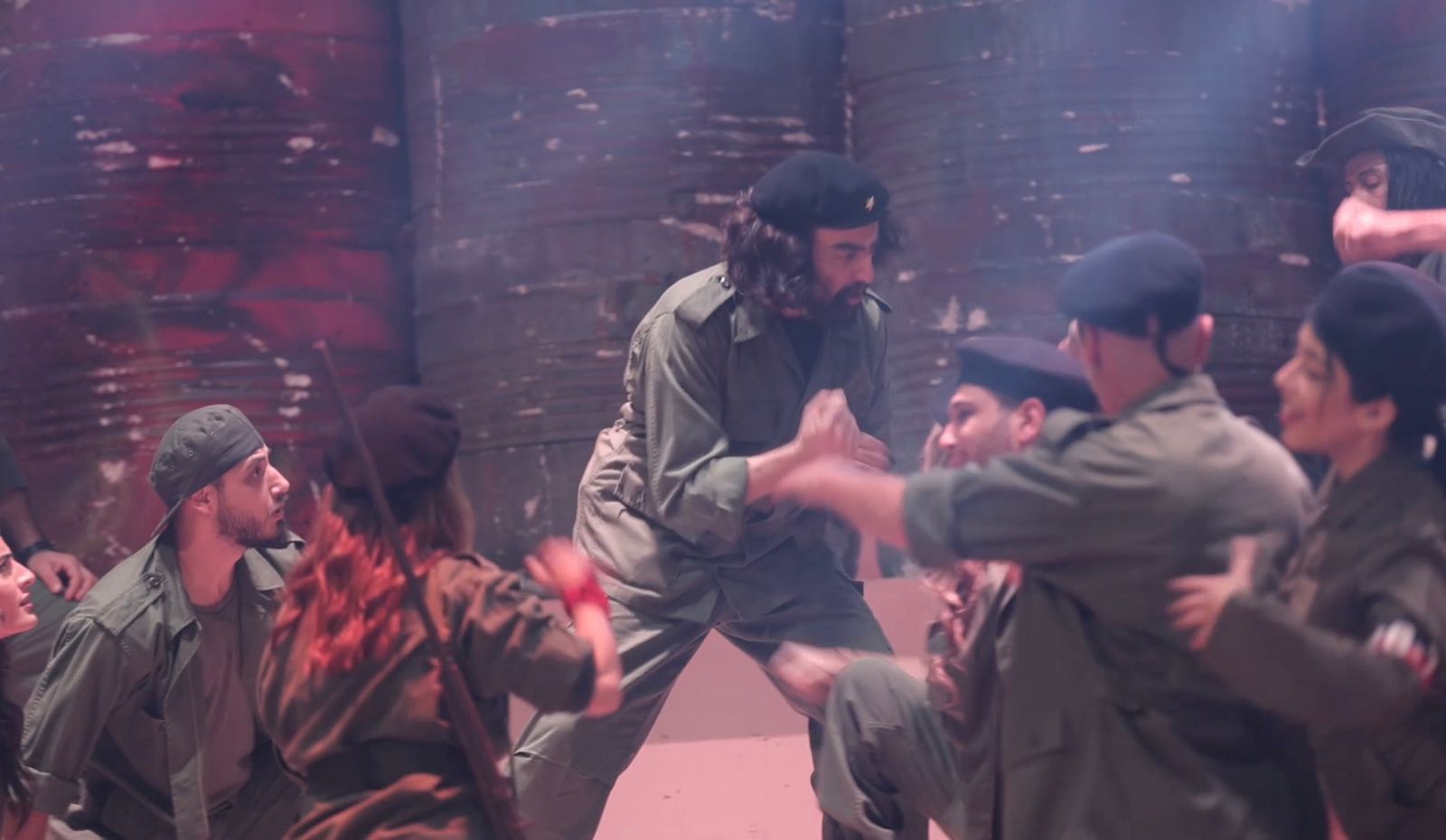 الأخوان فريد وماهر الصبّاغ أبدعا في مسرحية «أنا وغيفارا».. عمل ضخم يستحق المشاهدة