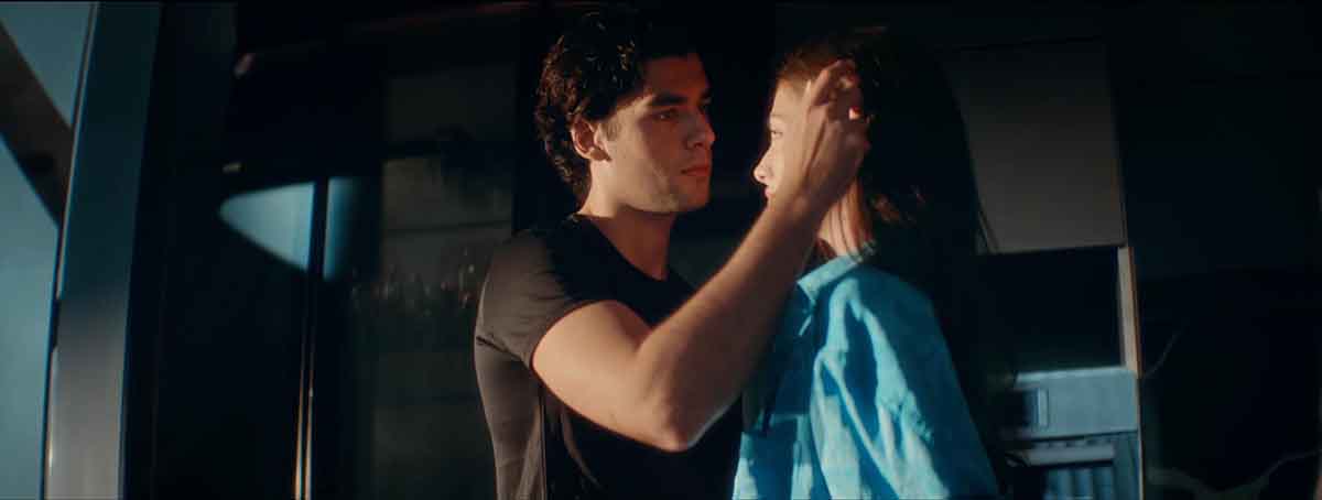 المخرجة اللبنانية فرح علامة تستكمل خطواتها نحو العالمية من خلال كليب Bouquet  للفنانة أندريا بوستانيكا