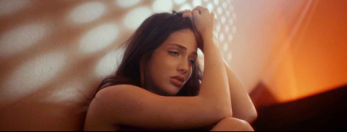 المخرجة اللبنانية فرح علامة تستكمل خطواتها نحو العالمية من خلال كليب Bouquet  للفنانة أندريا بوستانيكا