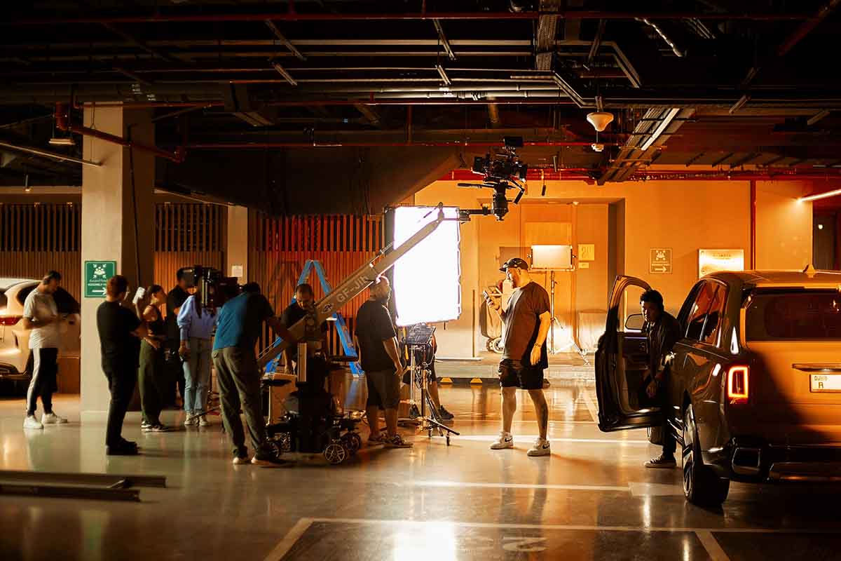 المخرجة اللبنانية فرح علامة تستكمل خطواتها نحو العالمية من خلال كليب Bouquet  للفنانة أندريا بوستانيكا