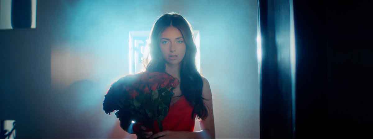 المخرجة اللبنانية فرح علامة تستكمل خطواتها نحو العالمية من خلال كليب Bouquet  للفنانة أندريا بوستانيكا