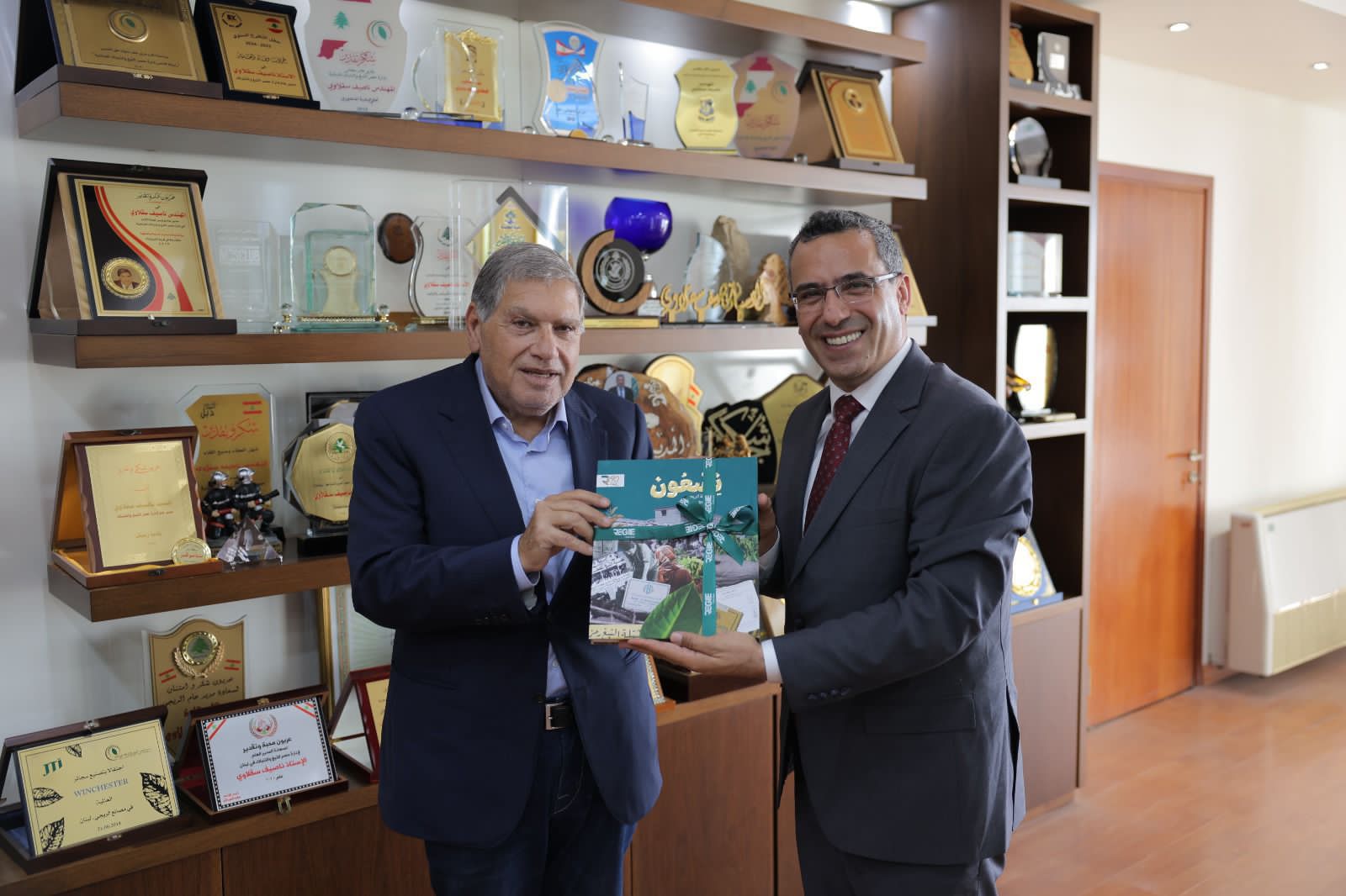 زيارة لوزير الزراعة إلى “الريجي” وبحث في الاستفادة من خبراتها بزراعة القنّب الهندي