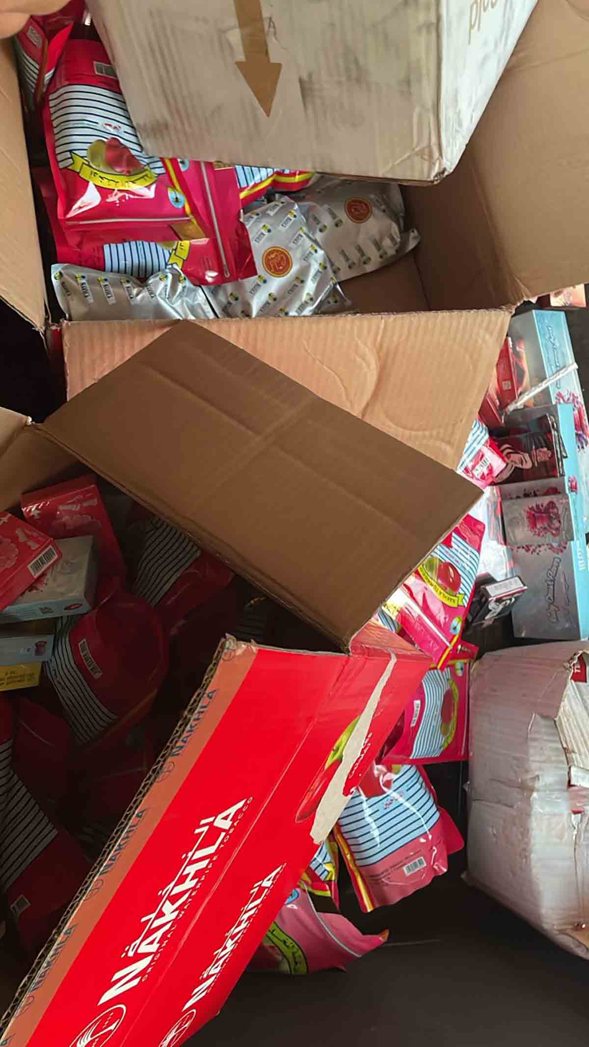 "الريجي" تضبط في الحمراء والمزرعة مصنوعات تبغية مهرّبة ومزوّرة