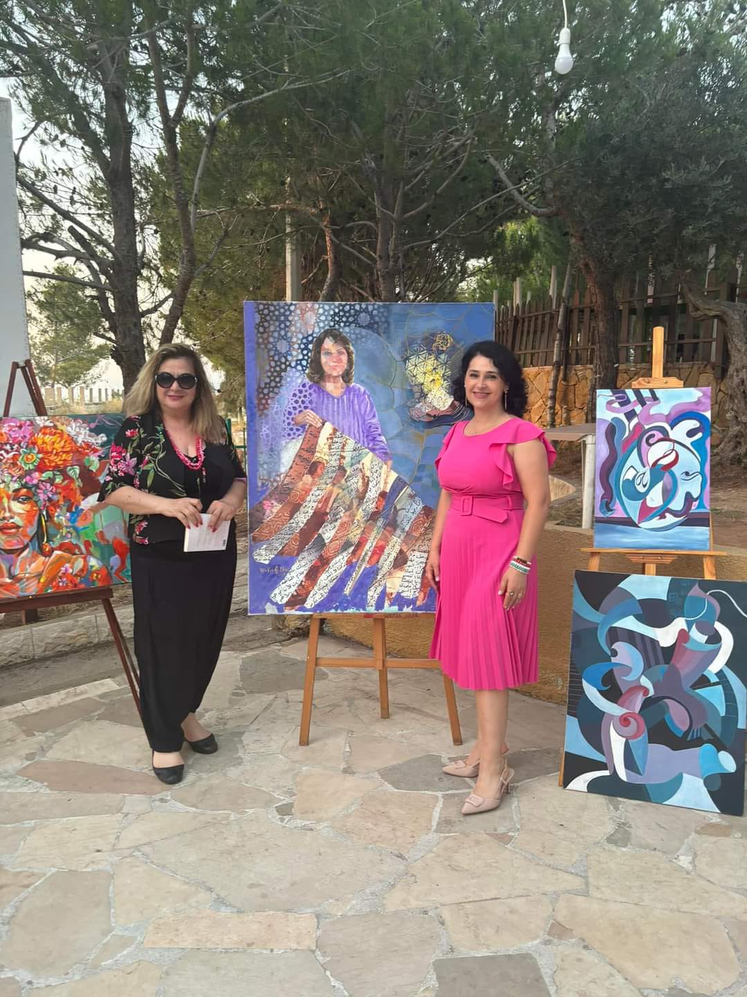 أمسية ثلاثية عشق (كلمة، ريشة ووتر) وتوقيع كتاب  للشاعرة عبير عربيد الشعار 