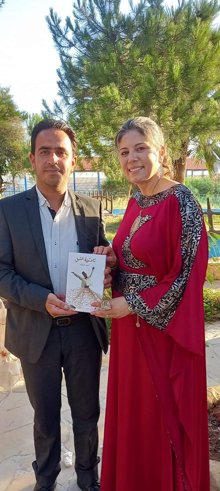 أمسية ثلاثية عشق (كلمة، ريشة ووتر) وتوقيع كتاب  للشاعرة عبير عربيد الشعار 