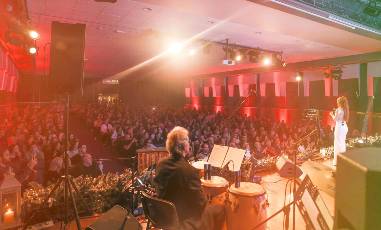 كارول سماحة تحيي أمسية ميلادية في مدرسة راهبات القلبين الأقدسين- السيوفي