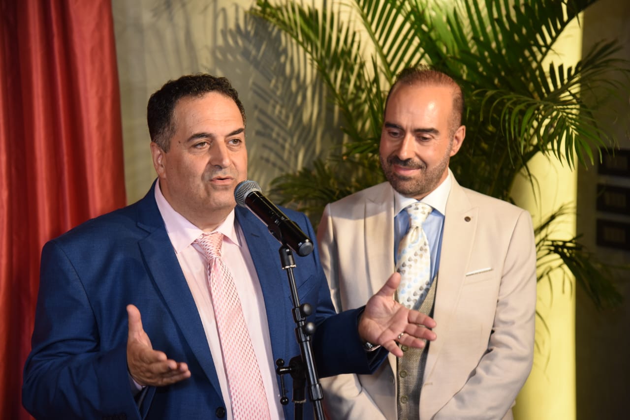 "الموركس دور" تطلق شعار "Staying Alive… The Show must go on" من خلال لوحة فنية