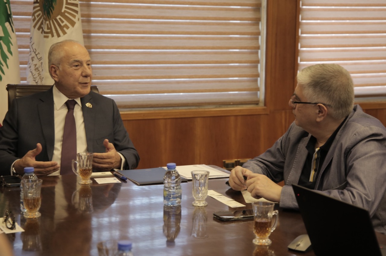 إجتماع عمل في غرفة طرابلس الكبرى للبحث في مشروع انشاء محطة إنتاج كهربائية على الطاقة الشمسية 