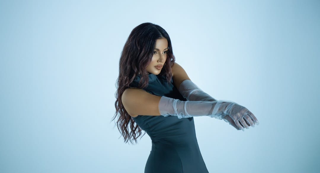 تينا يموت تطلق أغنية رومانسية بعنوان "بحس فيك"