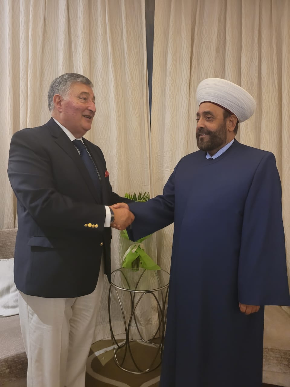 القاضي الشيخ خلدون عريمط استقبل القنصل سالم بيضون في دبي