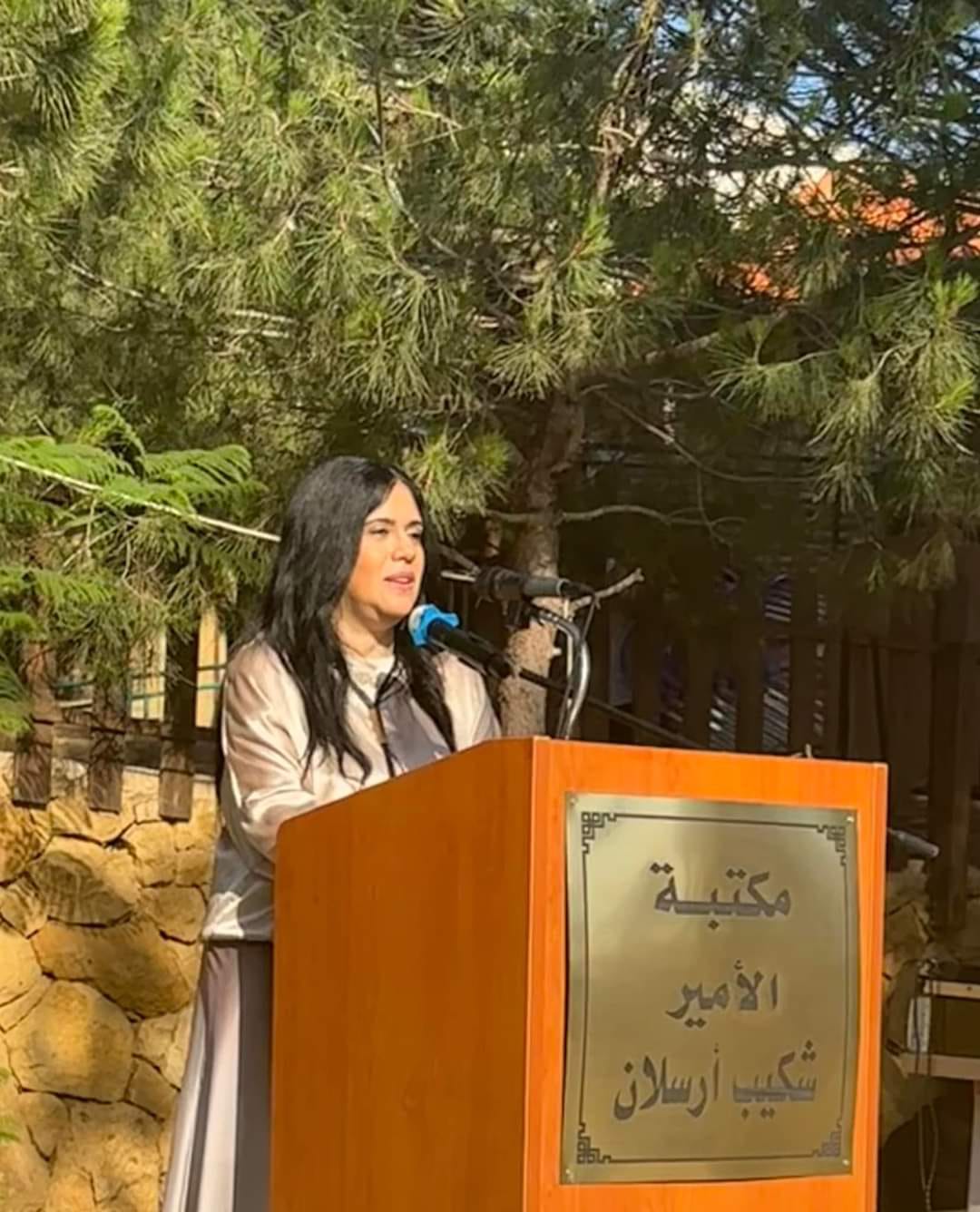 أمسية ثلاثية عشق (كلمة، ريشة ووتر) وتوقيع كتاب  للشاعرة عبير عربيد الشعار 