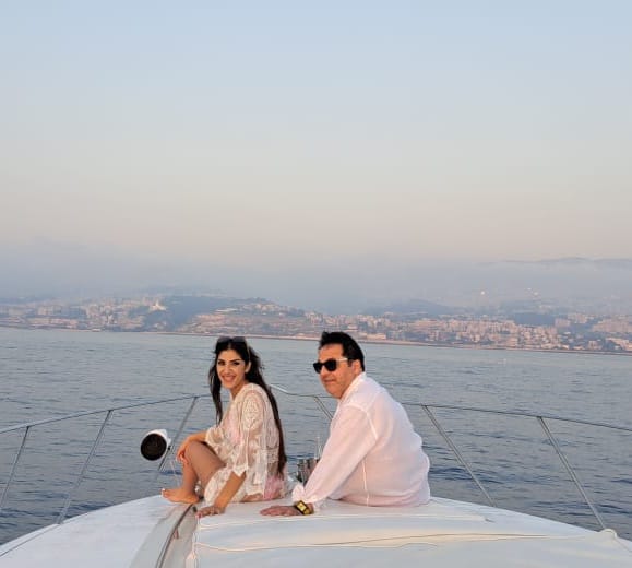 رفيق خويري ينشر لقطات رومانسية مع امرأة..فهل انفصل عن زوجته؟