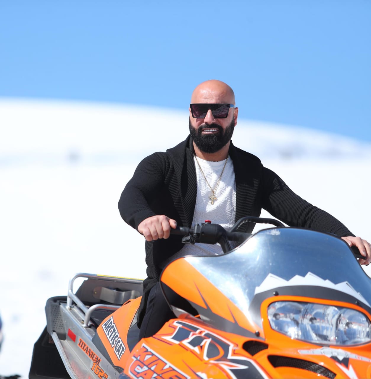 ملك جمال آسيا للعام 2023 روميو  اسحاق انتظروني قريبا في الكثير من النشاطات الإنسانية والعملية.