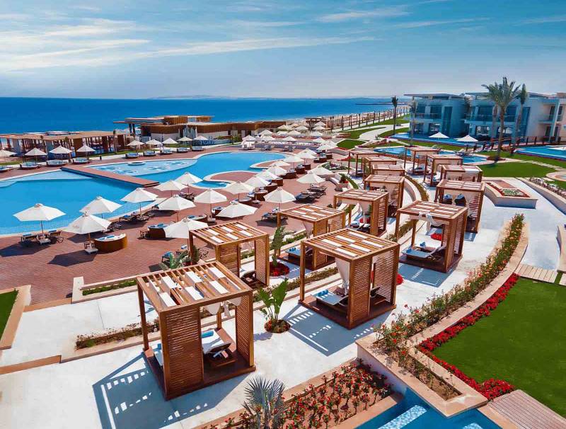 ريكسوس مجاويش... تاج عروس البحر الأحمر وقِبلة العوائل الخليجية