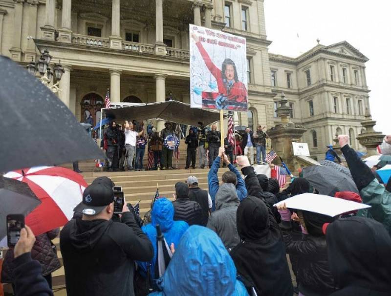 تظاهرات ضد الحجر المنزلي!