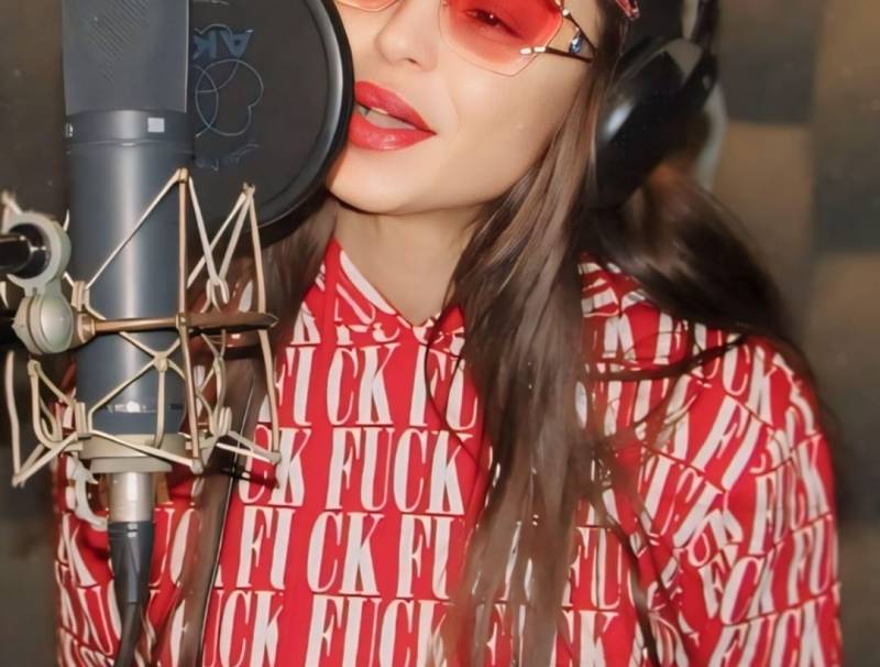 دوللي شاهين تنتهي من تسجيل أغنية "ست البنات" صور...