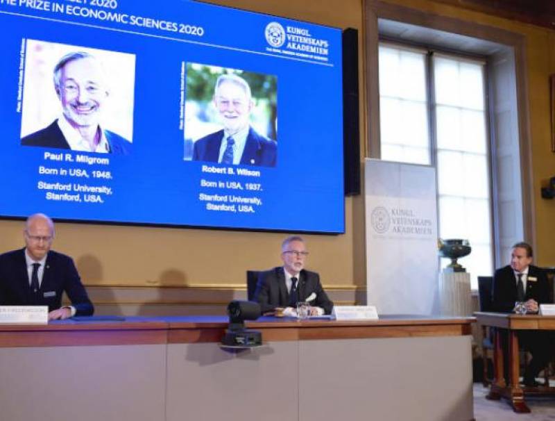 نوبل الإقتصاد للأميركيين بول ميلغروم وروبرت ويلسون عن عملهما في تطوير نظرية المزادات