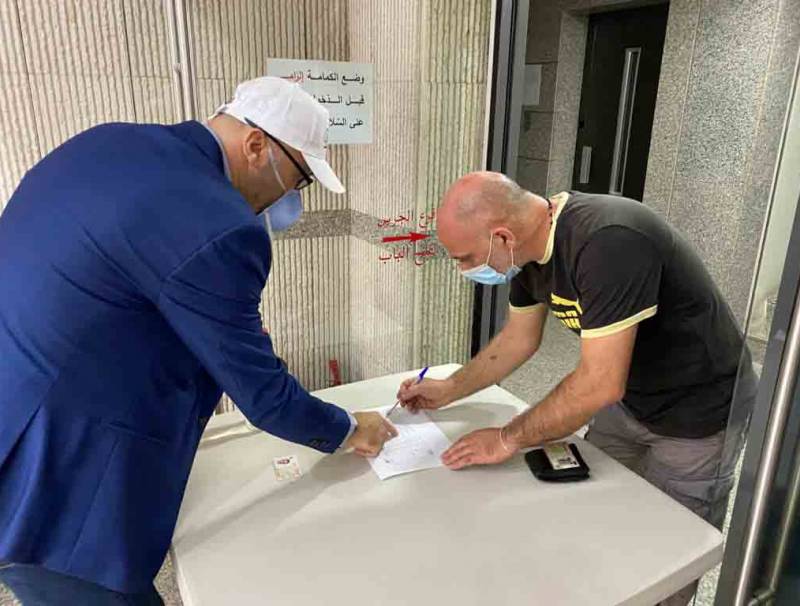 جمعية الاستقلال وزعت مساعدات نقدية لاهالي المناطق المتضررة من انفجار المرفأ