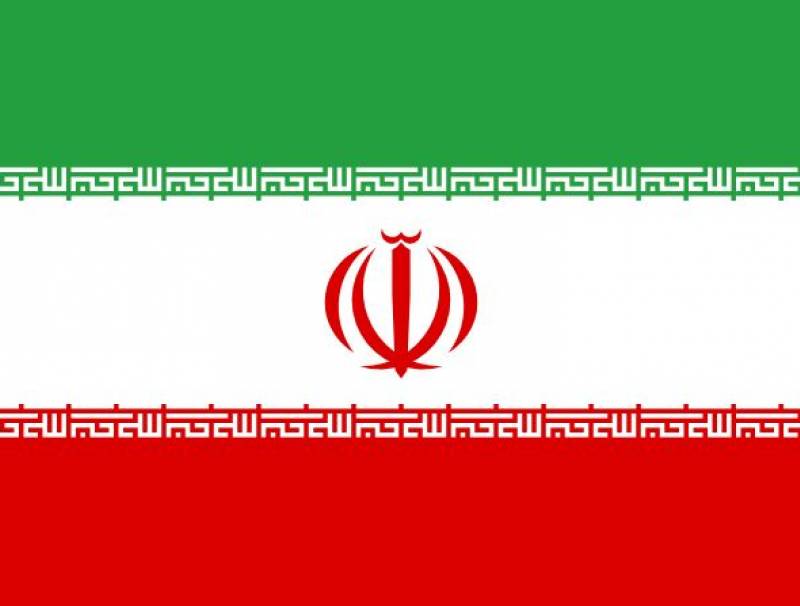 إيران تمنح العالم النووي محسن زاده وساما عسكريا