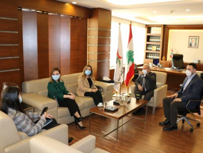 المشرفيه تابع مع يمين اوضاع العمال ومع اوهانيان شؤونا رياضية