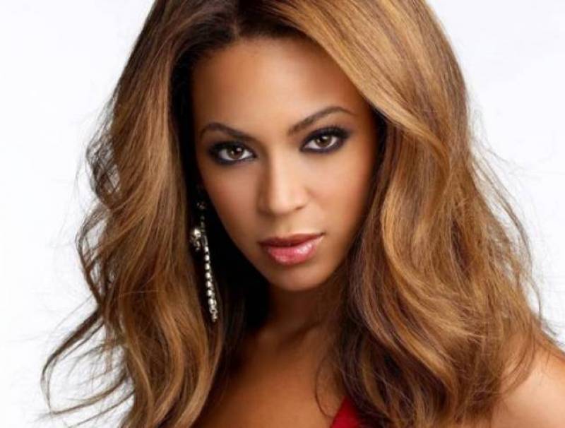 ثروات المطربين العالميين