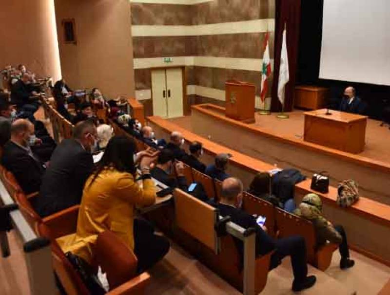 الحلبي أبلغ الروابط ولجان المتعاقدين إصراره على العودة إلى التدريس الإثنين وطالب بعقد مجلس الوزراء لإقرار العطاءات أو بتوقيع المراسيم الجوالة