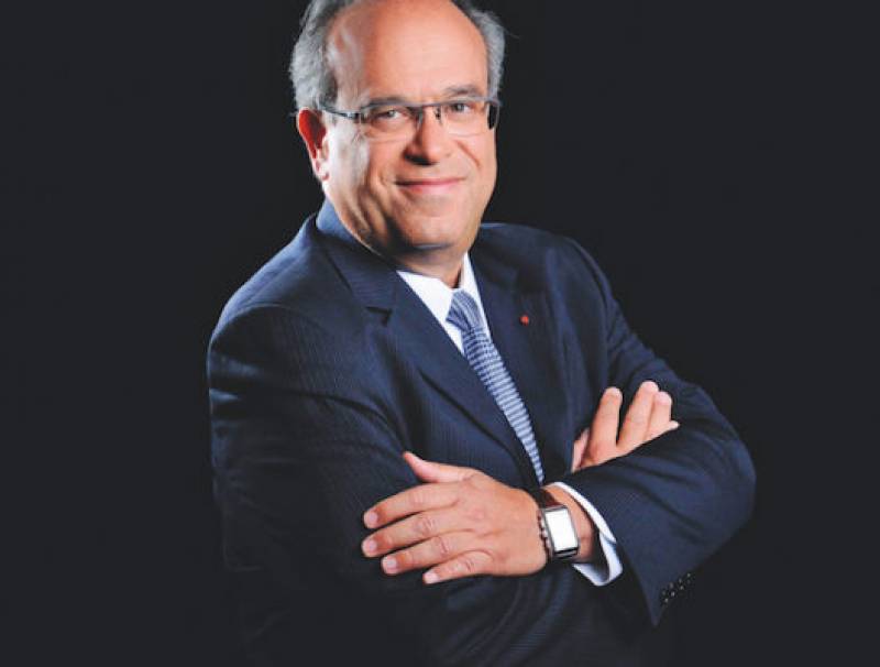 البروفيسور العالمي ديفيد خياط، الرائد في علم الأورام، يقدم نصائحه للمدخنين حول الوقاية من السرطان 