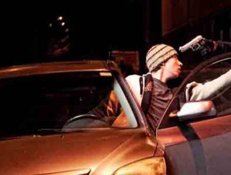 مجهولون يسلبون طبيبا سيارته و3500 دولار في بعلبك