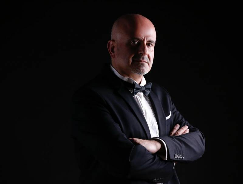 في قعر الأزمات، يعلو الأمل من بيروت إلى بوخارست... طوني مخول يطلق شعاع أمل إلى العالم من خلال "العرض الكبير" (Le (Grand Spectacle مباشرةً من الأوبرا الرومانية الوطنية – بوخارست في 18 آب