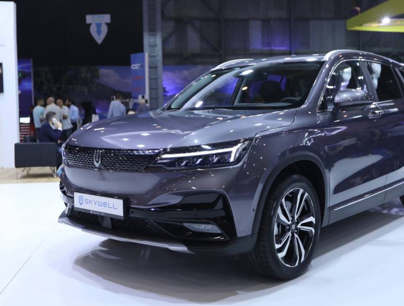  غرغور آسيا تطلق سيارةSUV   SKYWELL ET5الكهربائية بالكامل في معرض   E-Motorshow