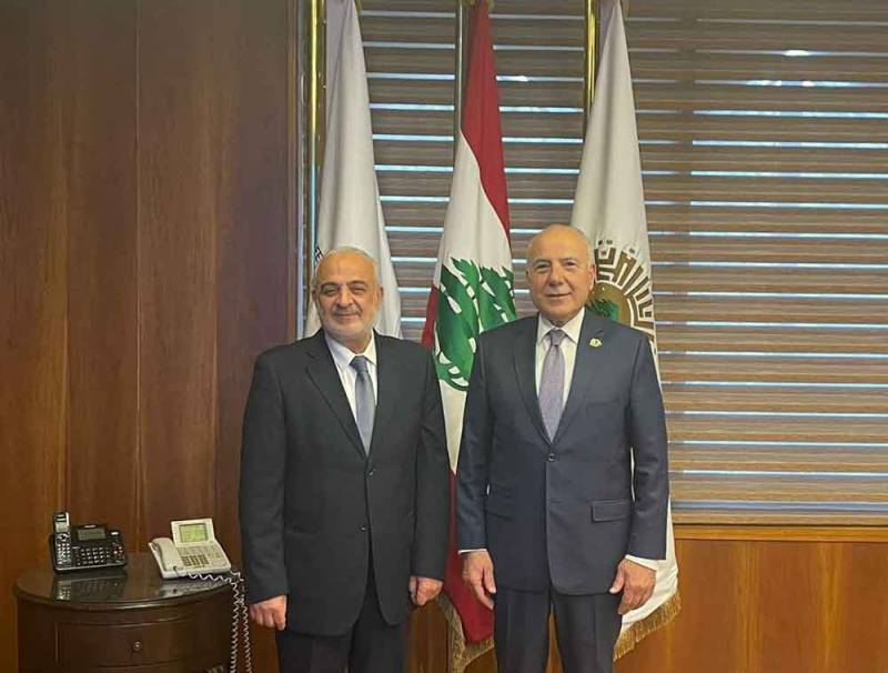 دبوسي يلتقي أسعد الحريري 