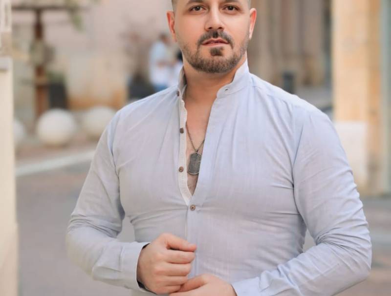 شادي عبدالله يطلق أغنيته الجديدة “نسخة وحدة” في Olive Beirut