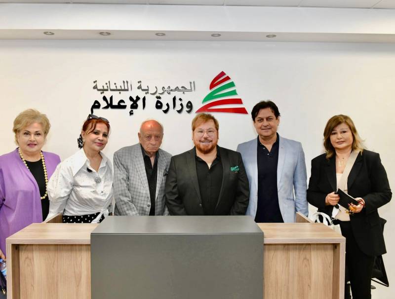 وزير الإعلام يرعى مهرجان الزمن الجميل: احتفاء رسمي بفنّ الكبار في دورته الثامنة