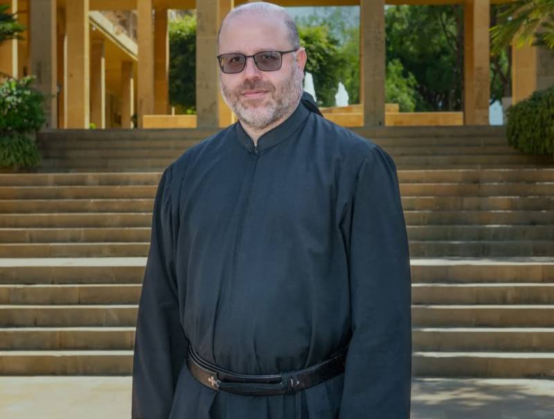 الأب جوزف مكرزل حارس الذاكرة، يقود الأمانة...