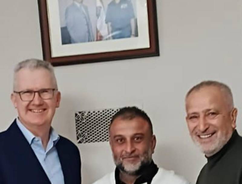 في أجواء عائلية مميزة.. الوزير طوني بيرك يمنح وليد درغام الجنسية الأسترالية بعد انتظار طويل