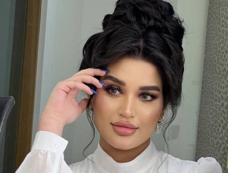 المصممة الرقمية رقيه الجبوري تطلق علامتها الخاصة “روكا”