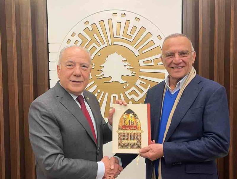 حين يصبح النجاح هوية ...سامر حلّاب يُقدم  كتاب مسيرته  الى رئيس غرفة طرابلس الكبرى