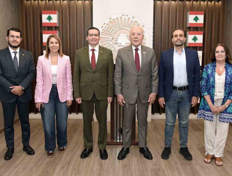 دبوسي يستقبل السفير الكولومبي: لبناء جسور التواصل بين مجتمعَي الأعمال بين لبنان وكولومبيا..