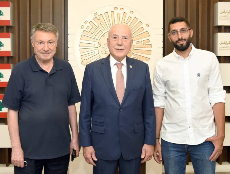 استقبل رئيس غرفة التجارة والصناعة والزراعة في طرابلس والشمال توفيق دبوسي، رئيس مجلس أمناء الجامعة المرعبية، رياض المرعبي والدكتور  مصطفى نجيب، وكان بحث في إمكانية تطوير بروتوكول التعاون المشترك بين الغرفة والجامعة، وسبل تعزيز الجهود التنموية المشتركة بين الطرفين.  أشاد الرئيس دبوسي بالدور الحيوي الذي تقوم به الجامعة المرعبية في مجال التنمية المجتمعية، مؤكداً أن غرفة طرابلس الكبرى تضع كل قدراتها وخبراتها لدعم وتنفيذ المشاريع المدرجة ضمن بروتوكول التعاون.